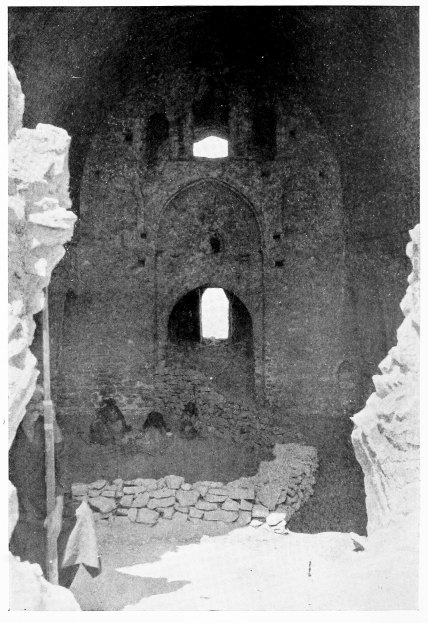 Fig. 90.—UKHEIḌIR, GREAT HALL.